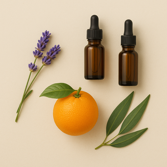 Trio d’huiles essentielles pour la détente avec lavande, orange douce et eucalyptus sur fond beige