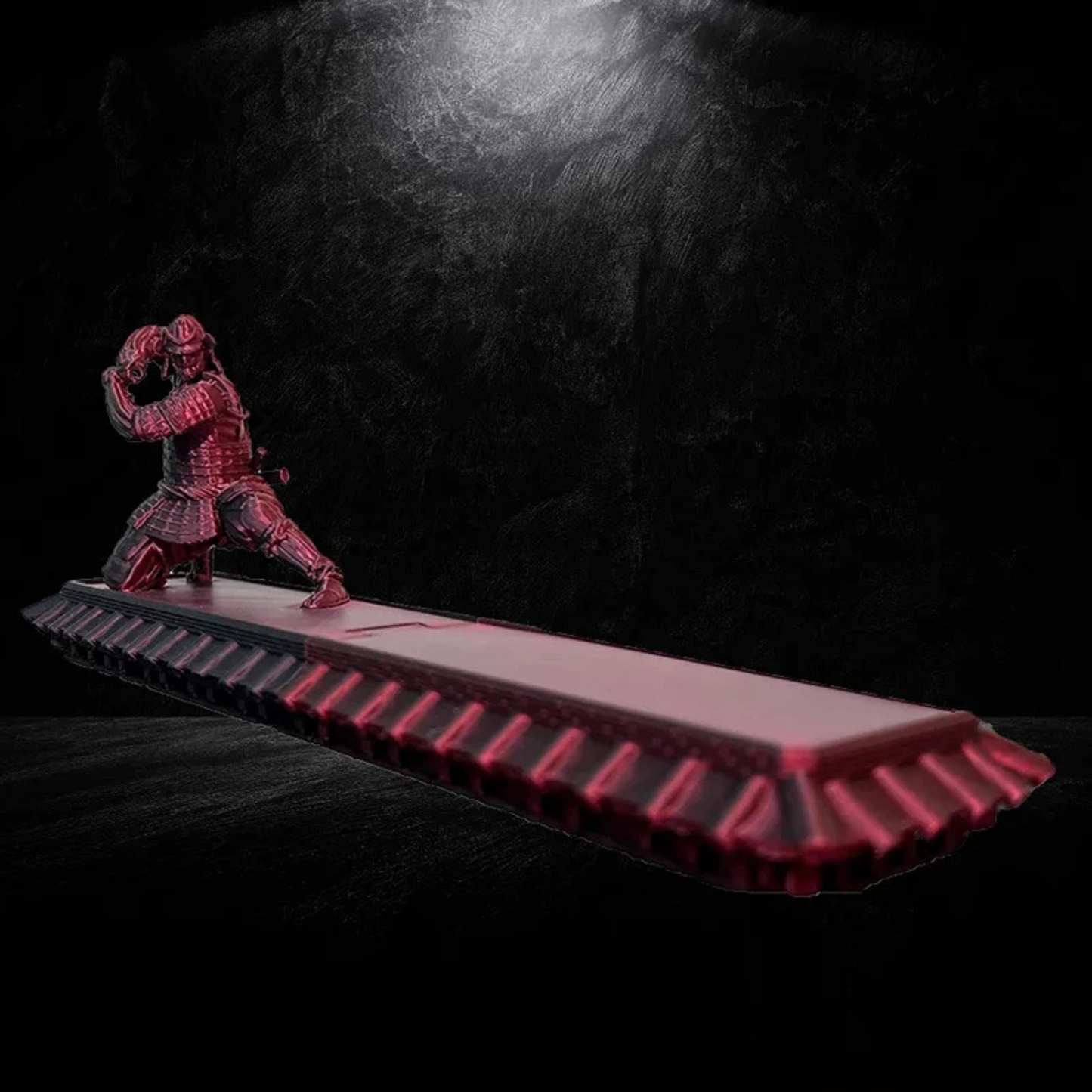 Brûleur d’encens Kenzaku rouge – sculpture de samouraï décorative en résine teintée