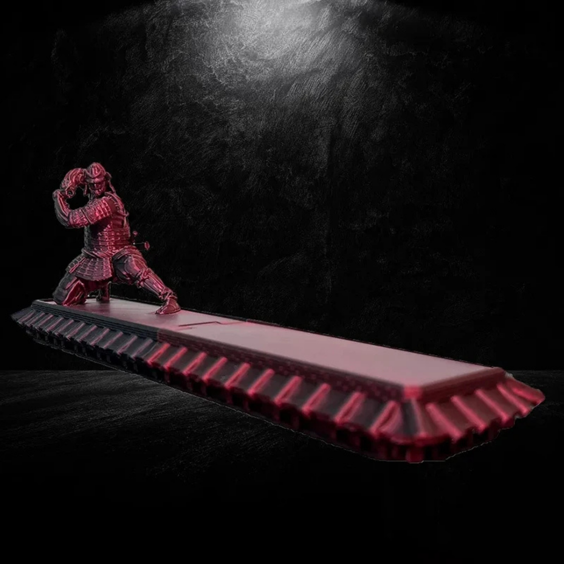 Brûleur d’encens Kenzaku rouge – sculpture de samouraï décorative en résine teintée